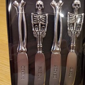 A spreader set halloween party